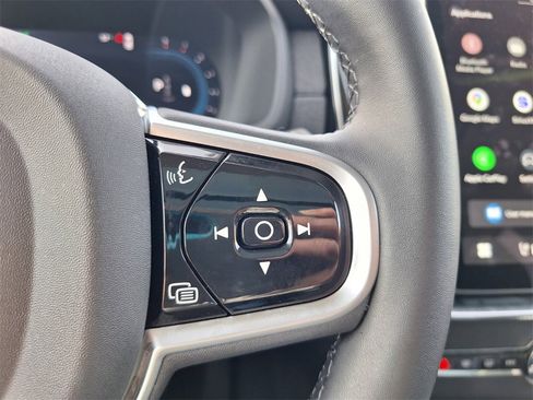 Used 2025 Volvo XC90 B6 Plus image 21