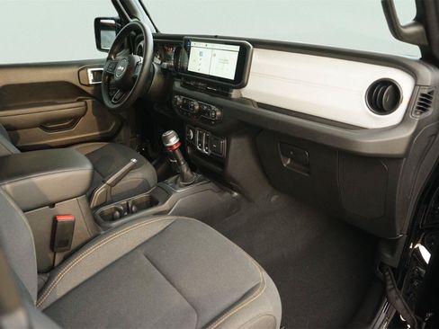 Used 2025 Jeep Wrangler Sport AWD/4WD image 13