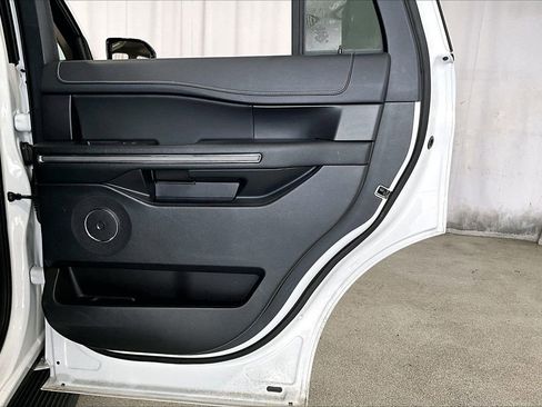 Used 2024 Ford Expedition XLT image 23