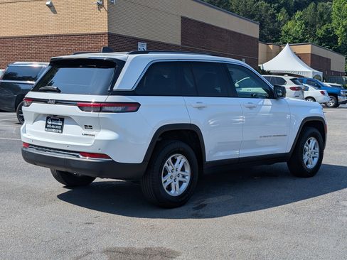 Used 2023 Jeep Grand Cherokee Laredo w/ Trailer Tow Prep Group (B) RWD image 9