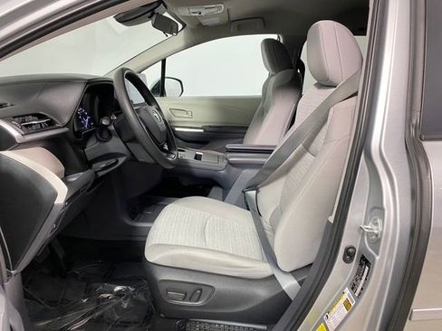 Used 2023 Toyota Sienna LE image 12