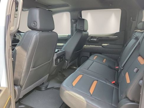 Used 2024 GMC Sierra 1500 AT4 w/ Technology Package AWD/4WD image 9