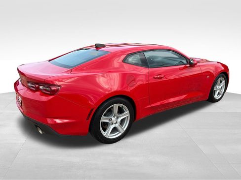 Used 2021 Chevrolet Camaro LT RWD image 5