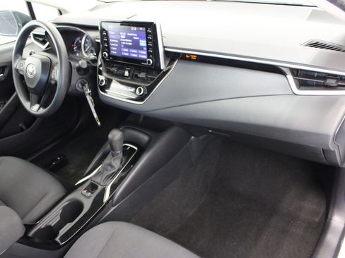 Used 2021 Toyota Corolla LE FWD image 32
