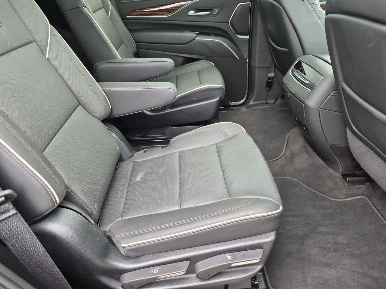 Used 2023 Cadillac Escalade Premium Luxury AWD/4WD image 21