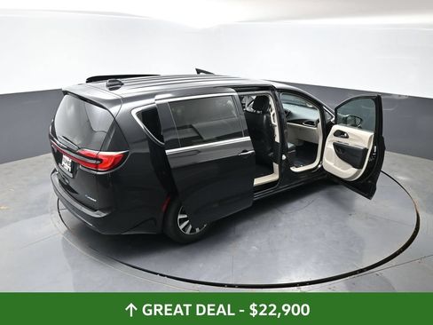 Used 2023 Chrysler Pacifica Touring-L FWD image 67