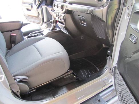 Used 2021 Jeep Gladiator Sport AWD/4WD image 22