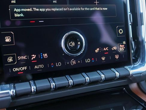 Used 2025 GMC Yukon Denali RWD image 18