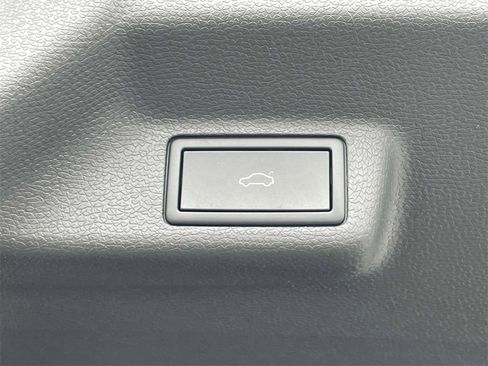 New 2025 Volkswagen ID. Buzz Pro S image 13