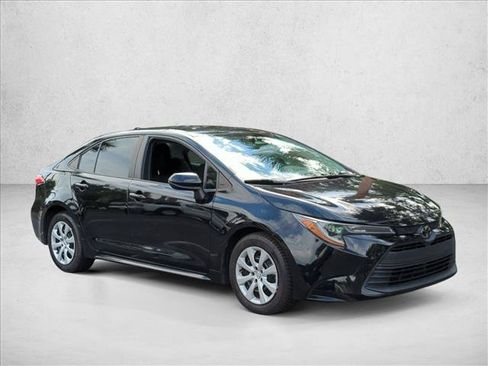 Used 2023 Toyota Corolla LE FWD image 3
