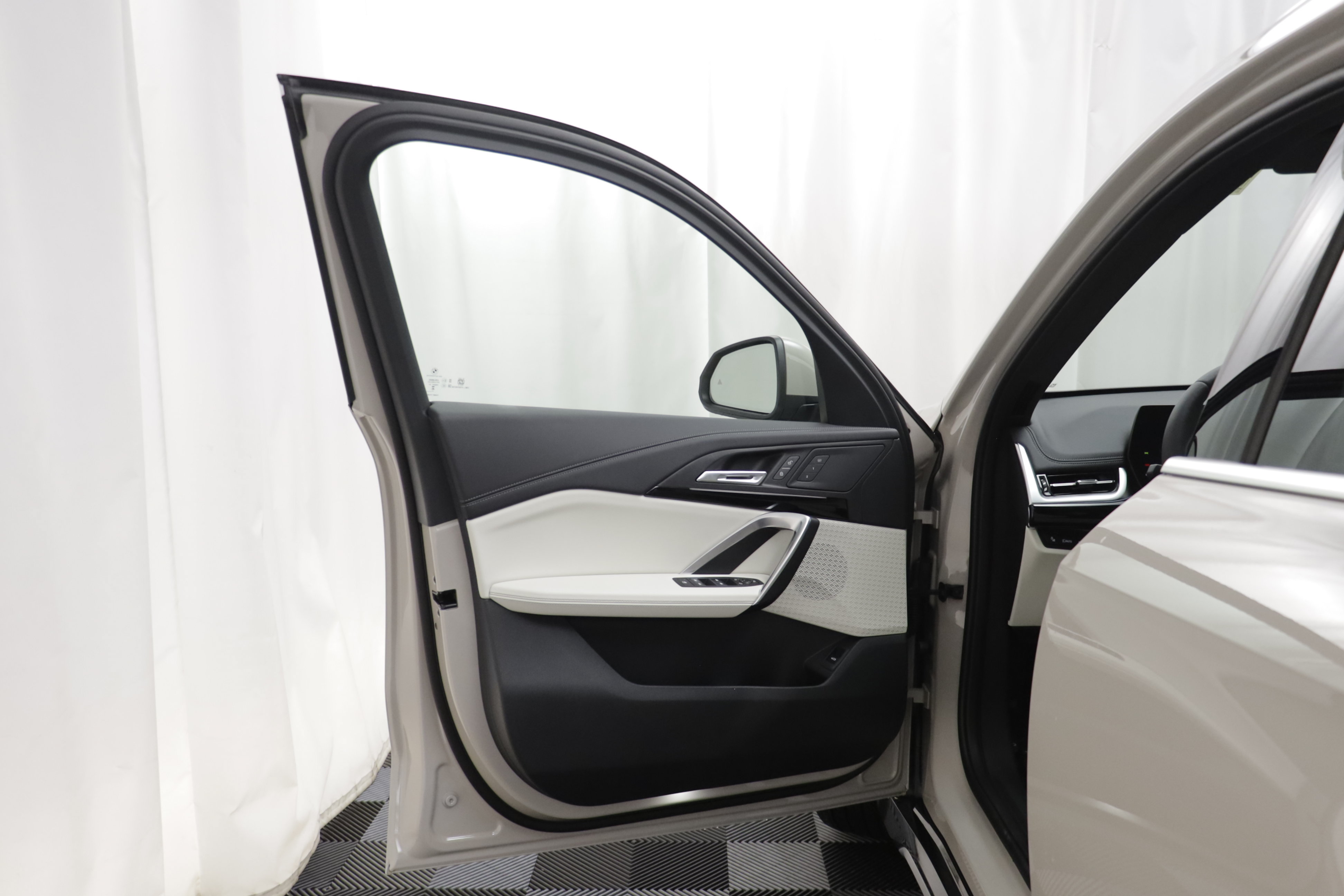 New 2027 BMW X1 xDrive28i AWD/4WD image 5