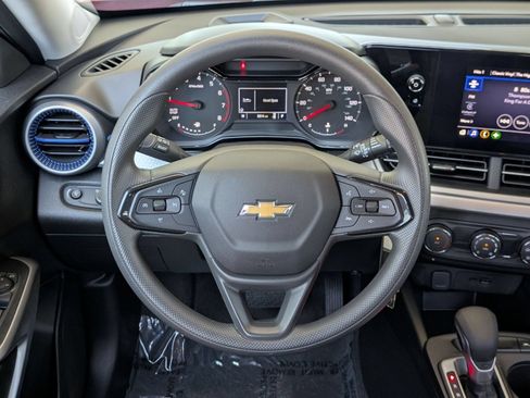 Used 2026 Chevrolet Trax LS FWD image 13