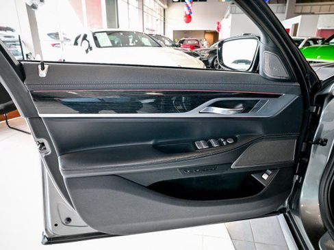 Used 2019 BMW 750i xDrive w/ M Sport Package AWD/4WD image 16