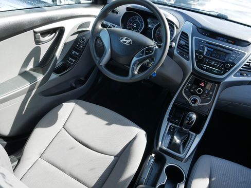 Used 2016 Hyundai Elantra SE image 9