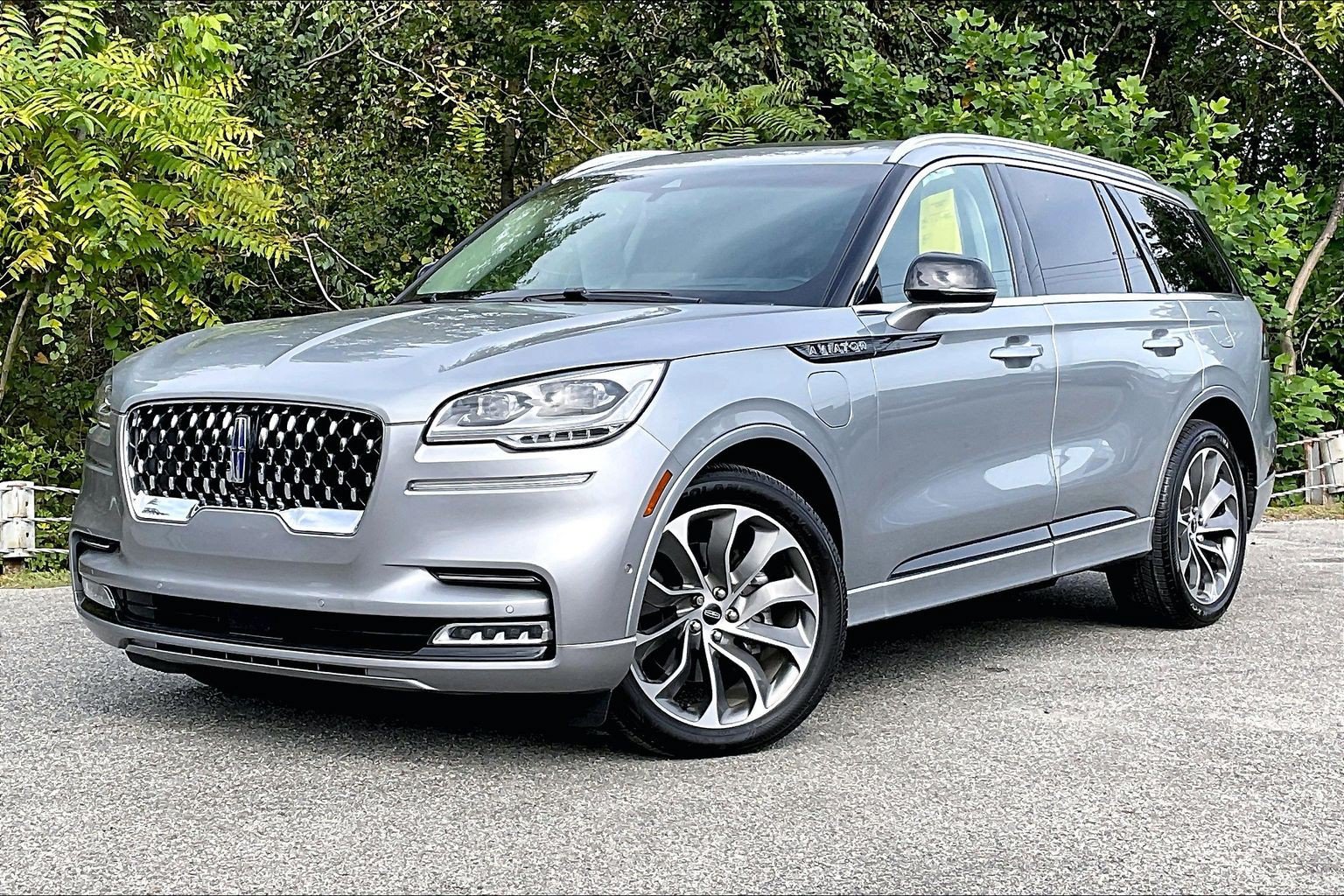 Used 2023 Lincoln Aviator Grand Touring w/ Equipment Group 301A AWD/4WD image 3