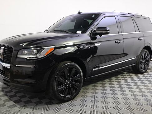 Used 2023 Lincoln Navigator Reserve AWD/4WD image 2