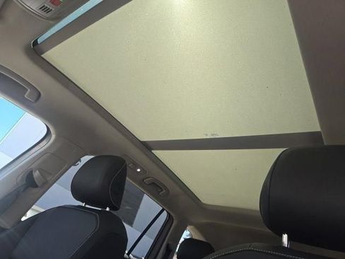 Certified 2023 Volkswagen Tiguan SE w/ Panoramic Sunroof Package FWD image 8