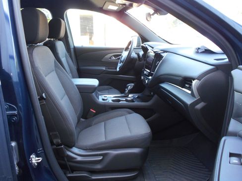 Used 2023 Chevrolet Traverse LT AWD/4WD image 19