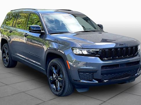 Used 2025 Jeep Grand Cherokee L Altitude RWD image 3