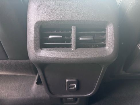 Used 2022 GMC Terrain SLT image 16