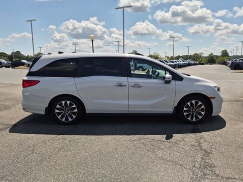Used 2024 Honda Odyssey EX-L image 3
