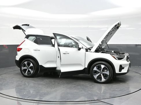 Used 2025 Volvo XC40 B5 Core AWD/4WD image 43