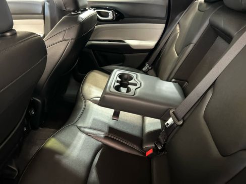 Used 2025 Jeep Compass Limited image 5