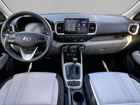 Used 2024 Hyundai Venue SEL image 16