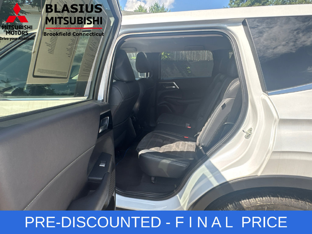 Used 2024 Mitsubishi Outlander 4WD Plug-In Hybrid image 18