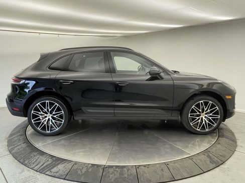 Certified 2025 Porsche Macan AWD/4WD image 8