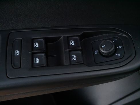 Certified 2024 Volkswagen Taos SEL image 19