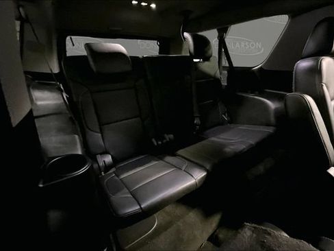 Used 2018 Chevrolet Suburban Premier AWD/4WD image 34