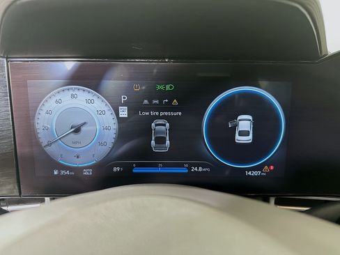 Used 2025 Hyundai Elantra SEL FWD image 19