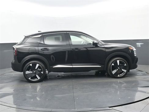 Used 2025 Nissan Kicks SR image 2