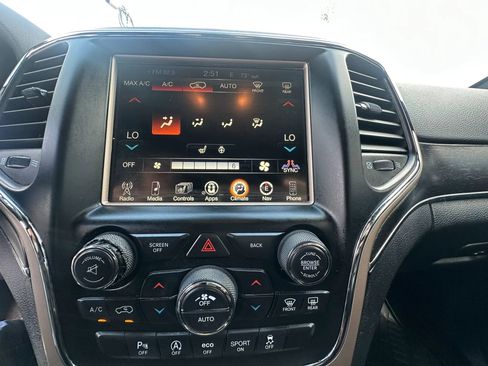 Used 2017 Jeep Grand Cherokee Limited image 18