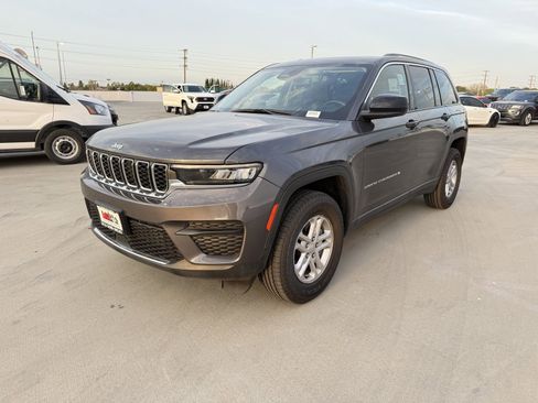 Used 2022 Jeep Grand Cherokee Laredo w/ Luxury Tech Group I image 1