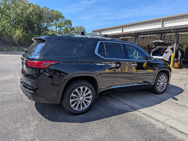 Used 2023 Chevrolet Traverse Premier FWD image 4