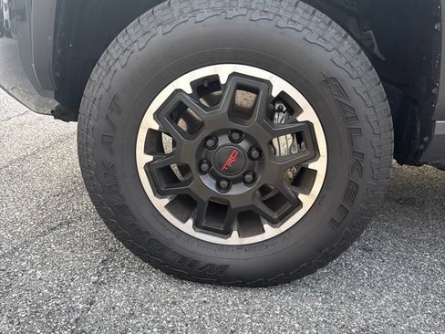 Used 2025 Toyota Tacoma TRD Off-Road w/ TRD Off Road Premium Package AWD/4WD image 6
