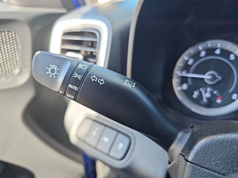 Certified 2022 Hyundai Venue SE image 19