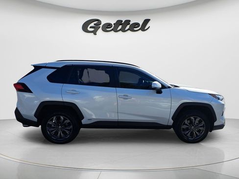 Used 2023 Toyota RAV4 XLE Premium image 3