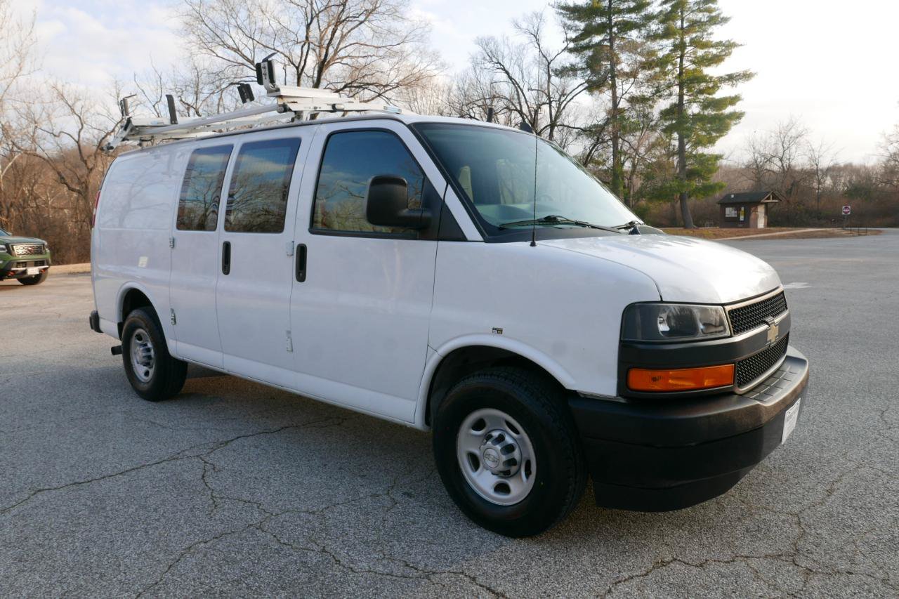Used 2018 Chevrolet Express 2500 w/ Driver Convenience Package RWD image 4