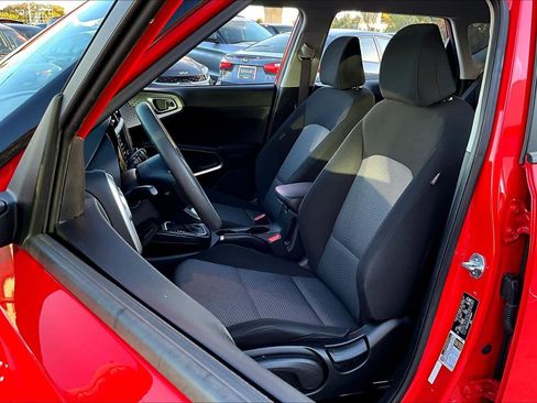 Used 2023 Kia Soul LX image 7