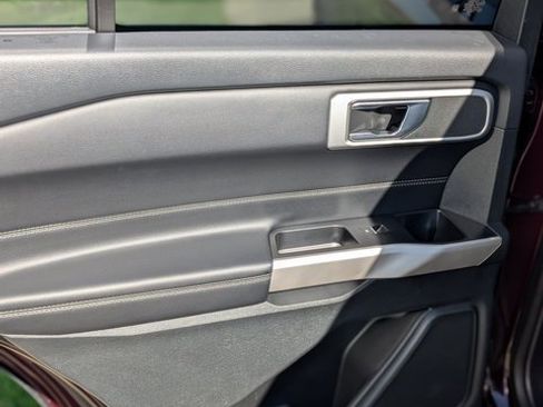 Used 2022 Ford Explorer XLT image 13