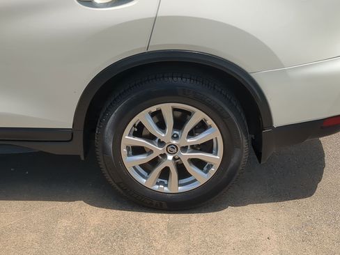 Used 2020 Nissan Rogue SV FWD image 10
