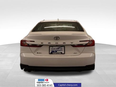 Used 2025 Toyota Camry SE FWD image 3