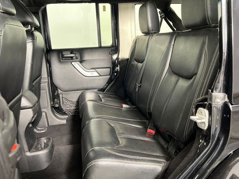 Used 2013 Jeep Wrangler Unlimited Sahara w/ Connectivity Group image 17