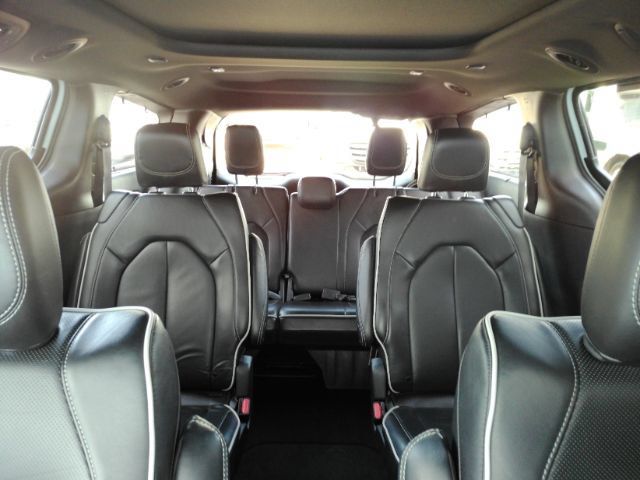 Used 2025 Chrysler Pacifica Limited FWD image 41