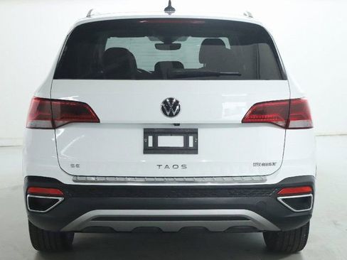Used 2023 Volkswagen Taos SE w/ Panoramic Sunroof Package FWD image 44