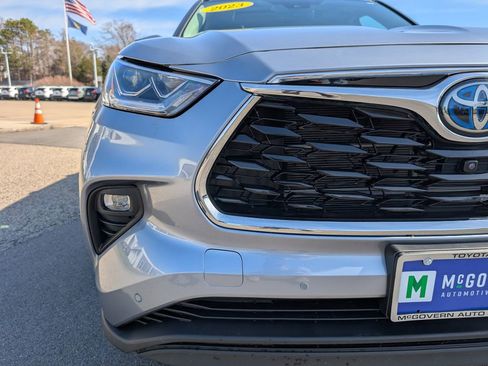 Used 2023 Toyota Highlander Limited image 10