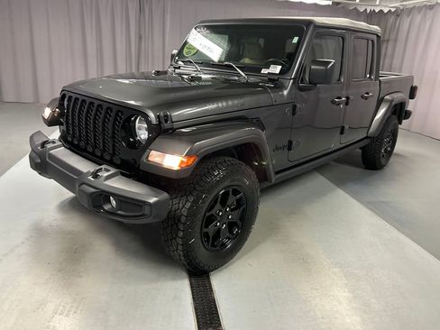 Used 2022 Jeep Gladiator Willys image 3